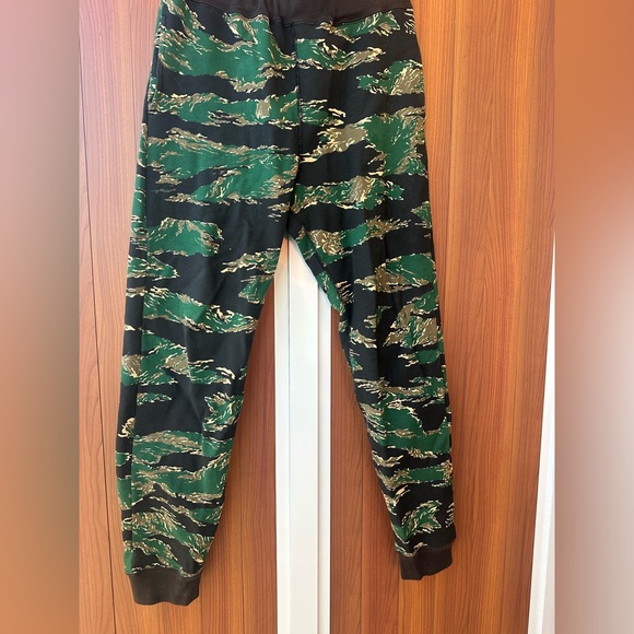A Bathing Ape Tiger Camo Sweat Pants Joggers - Picture 2 of 11